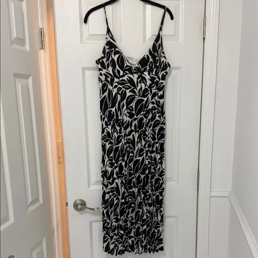 Lush Black & White Spaghetti Strap Dress - Maxi - Size Medium Pleated Patterned